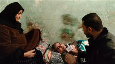 يعاني من شلل الأعصاب.. استغاثة مسنة لعلاج ابنها: بقالي 30 سنة بعوله ونفسي أعالجه | فيديو