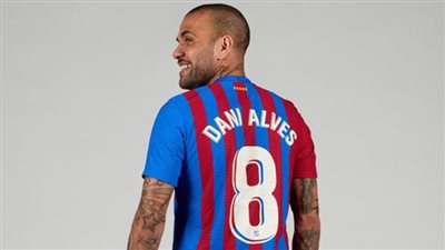 برشلونة يعلن إصابة داني ألفيس ولونجليه بفيروس كورونا