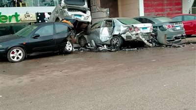 إصابة شخص وتلف 3 سيارات في حادث تصادم بالمنصورة