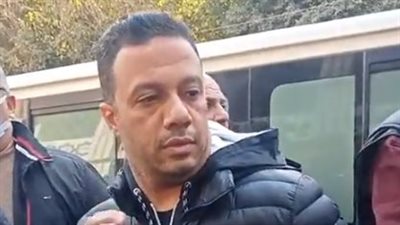 لحظة وصول جثمان والد حمادة أنور عضو إدارة الزمالك إلى مسجد الحامدية الشاذلية بالمهندسين | لايف