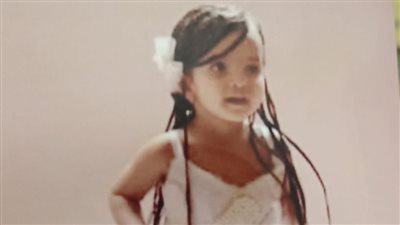 لايف | مقتل طفلة على يد سائق إسعاف وزوجته.. ووالدتها: خنقوا بنتي ورموها على السطح 