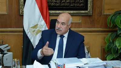 بتكلفة 21 مليار جنيه.. رئيس الغزل والنسيج: 7 محالج موزعة في مناطق زراعة القطن 