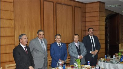 رئيس جامعة كفر الشيخ يلتقي بأعضاء اتحاد الطلاب لوضع خطة للأنشطة