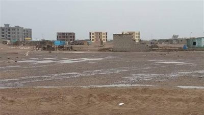 سقوط أمطار خفيفة على مناطق متفرقة بمنطقة حلايب.. والأهالي يستقبلونها بالأفراح