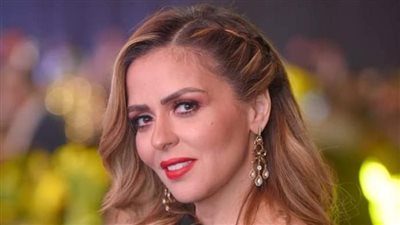 مش كل موضة تبقى حلوة.. انتقادات لـ مها الصغير زوجة أحمد السقا بسبب ملابسها