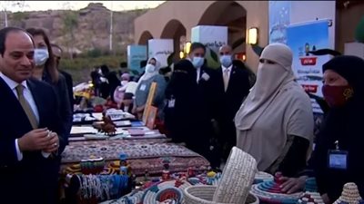 اختاروا مكان.. السيسي يستجيب لمطلب سيدات أسوانيات لإقامة معرض دائم للحرف