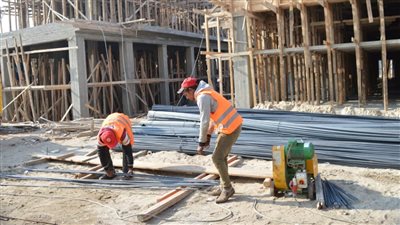 محافظ بورسعيد يتابع سير العمل لإنشاء أحدث مول للملابس المستعملة بـ حي العرب