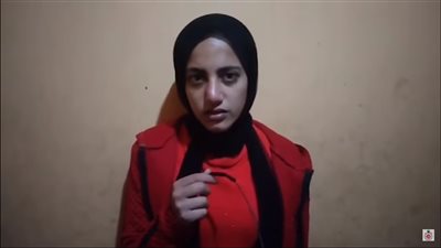 فتاة وضعت لزميلتها مخدرا بالعصير فأصبحت مدمنة.. والأخرى: ضربت والدتي عشان أتعاطى | فيديو