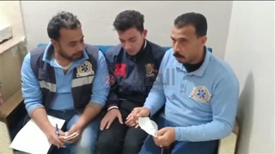 أمانة مسعفين تعيد مبلغ مالي لـ طفل توفى والده بحادث في الشرقية