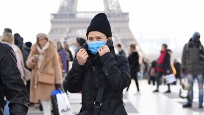 تسونامي أوميكرون.. فرنسا تعيد ارتداء الكمامات في شوارع باريس إجباريا