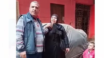 القصة الكاملة لواقعة ضرب سيدة أمام أطفالها بالوراق