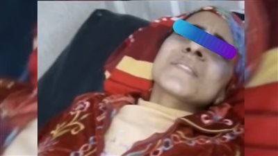 تفاصيل واقعة تعذيب سيدة على يد زوجها ونجلها الأكبر وإلقائها بالزراعات في سوهاج | فيديو