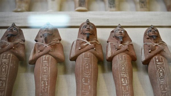 تماثيل يشتبه في أثريتها