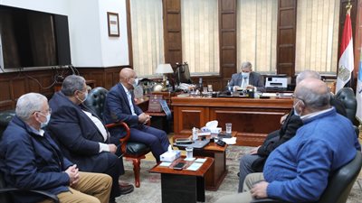 مراجعة استعدادات شركات المياه والصرف الصحي بالمحافظات لمواجهة الأمطار