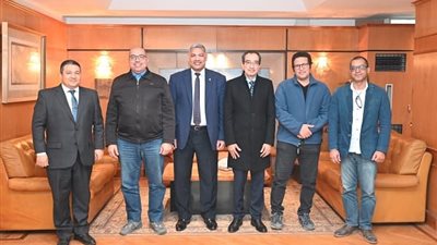 رئيس جامعة الفيوم يؤكد على ضرورة التعاون المشترك بين الجامعة وجهاز شئون البيئة