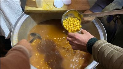  توزيع 2000 عبوة «حمص الشام» بالمجان على أهالي بيلا بكفر الشيخ| صور