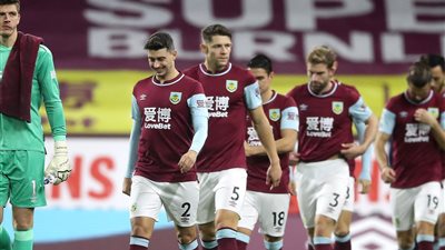 إصابة رباعي بيرنلي الإنجليزي بفيروس كورونا