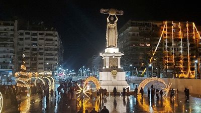 العشرات يحتفلون بأعياد رأس السنة الميلادية في ساحة مصر ببورسعيد | صور وفيديو