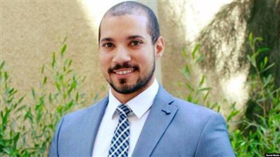 عبد الله رشدي يتقدم ببلاغ ضد مسؤولي مستشفى النسائم لإعادة فتح التحقيق في وفاة زوجته