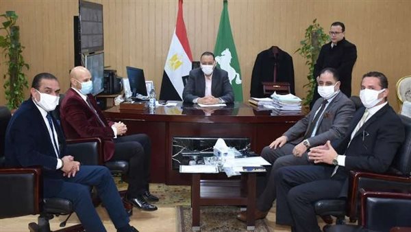 محافظ الشرقية خلال