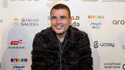 عمرو دياب يشعل موسم الرياض ويضع بصمته على جدار المشاهير