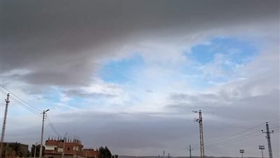 طقس بارد ملبد بالغيوم ورياح شديدة.. طوارئ بمحافظة مطروح بسبب الطقس السيئ|صور 