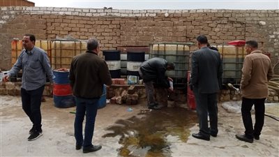 غلق مصنع تعبئة زيوت محركات سيارات يستخدم مستلزمات مجهولة المصدر بالجيزة │ صور