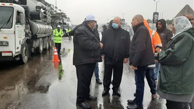 محافظ القاهرة يناشد المواطنين عدم النزول للشوارع إلا للضرورة | صور