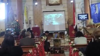احتفالات رأس السنة الميلادية من داخل كنيسة العائلة المقدسة الكاثوليكية بالقاهرة | لايف 