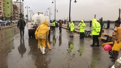 استمرار جهود القابضة للمياه في التعامل مع مياه الأمطار بالمحافظات