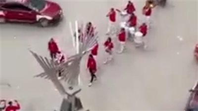 آخر تقاليع 2021.. زفة بملابس بابا نويل في الشرقية | فيديو