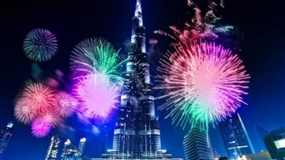 ألعاب نارية وعروض مبهرة.. احتفالات برج خليفة في دبي برأس السنة 2022 | لايف 
