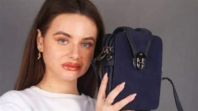 خسارة مالية ألحقت القائمين على إعلان الشنطة.. ما قصة عارضة الأزياء الغاضبة التي اجتاحت مواقع التواصل الاجتماعي؟