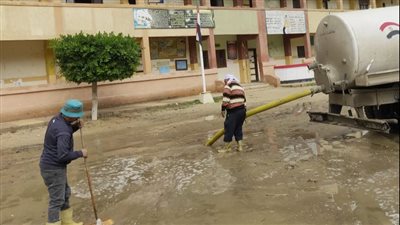 محافظ البحيرة: رفع تراكمات مياه الأمطار بالمدارس والطرق المؤدية إليها
