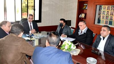 محافظ سوهاج يناقش خطة تطوير ورفع كفاءة المدخل الشرقي للمحافظة 