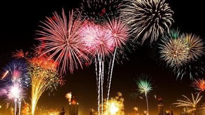 احتفالات رأس السنة 2022 في دول العالم.. أجواء مبهجة يسودها القلق