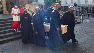  المياه بدلا من الحرق لإذابة جثمان الأسقف الجنوب إفريقي ديزموند توتو بطريقة صديقة للبيئة