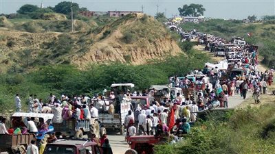 مصرع 12 شخصًا على الأقل في تدافع بضريح ديني في الهند | فيديو