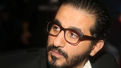 أشهرها شائعة انفصاله عن منى زكى.. أزمات في حياة أحمد حلمي