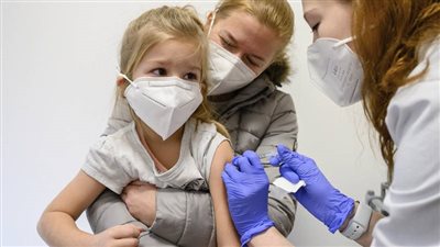 مصاب أوميكرون يعدي 14 شخصا وزيادة إصابات الأطفال.. آخر مستجدات متحور كورونا | بث مباشر