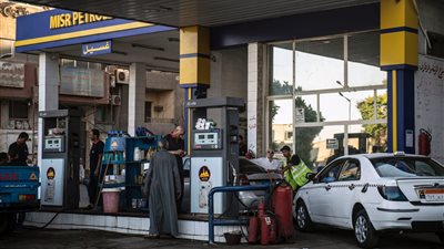 هل يرتفع أم ينخفض.. قرار أسعار البنزين الجديدة قيد المناقشة اليوم