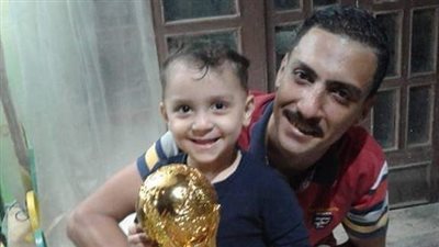 طعنوه بمفك│ بلطجية ينهون حياة شاب ترك طفلًا وحيدًا.. وأسرته تطالب بالقصاص