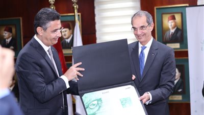 الاتصالات: إطلاق خدمة وصلها للطرود.. وتدشين طابع تذكاري بمناسبة عيد البريد الـ 157 │ صور