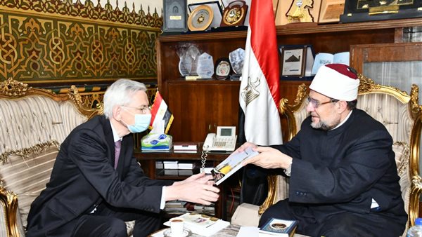 وزير الأوقاف وسفير