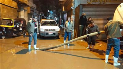 رؤساء مدن القليوبية يواصلون أعمال سحب مياه الأمطار وتيسير حركة المرور | صور