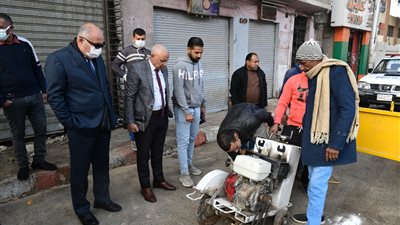 باستخدام معدات حديثة.. إحلال وتجديد خط مياه الشرب بمدينة قنا | صور