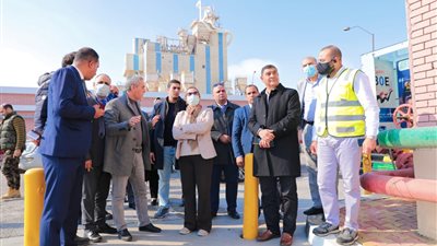 وزيرة البيئة تتفقد عددًا من المنشآت الصناعية بـ 6 أكتوبر وتشدد على ضرورة خفض الانبعاثات