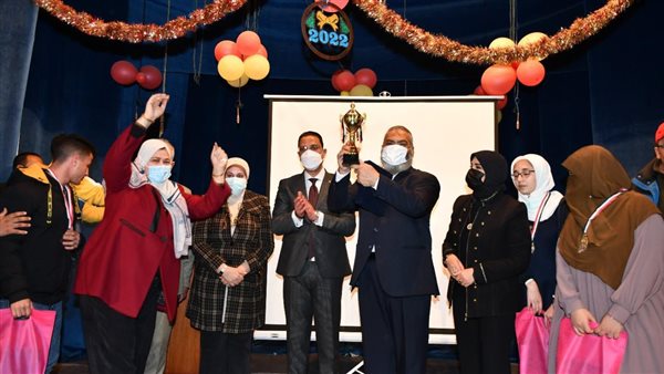 محافظ الفيوم يُسلم