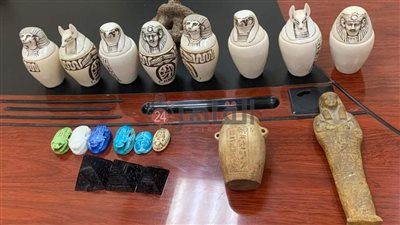 مشتبه في أثريتها.. ننشر صور 25 قطعة تم ضبطها مع مدرس كويتي في مطار سوهاج | خاص