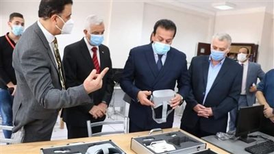 وزير التعليم العالي يطلع على حصاد جامعة المنوفية 2021
